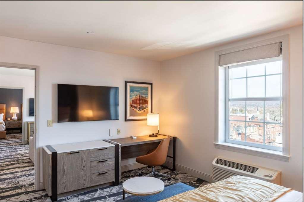 The Yorktowne Hotel, Tapestry Collection By Hilton Room photo
